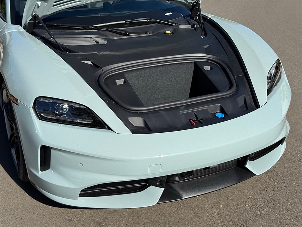 2025 Porsche Taycan photo 34