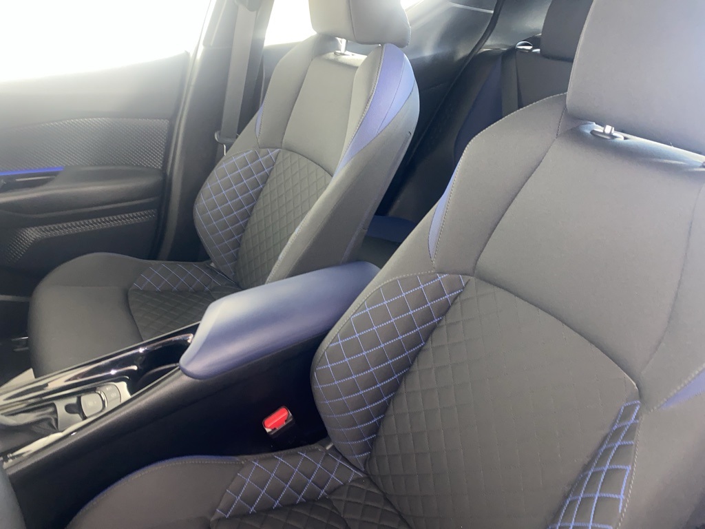 2021 Toyota C-HR XLE photo 12