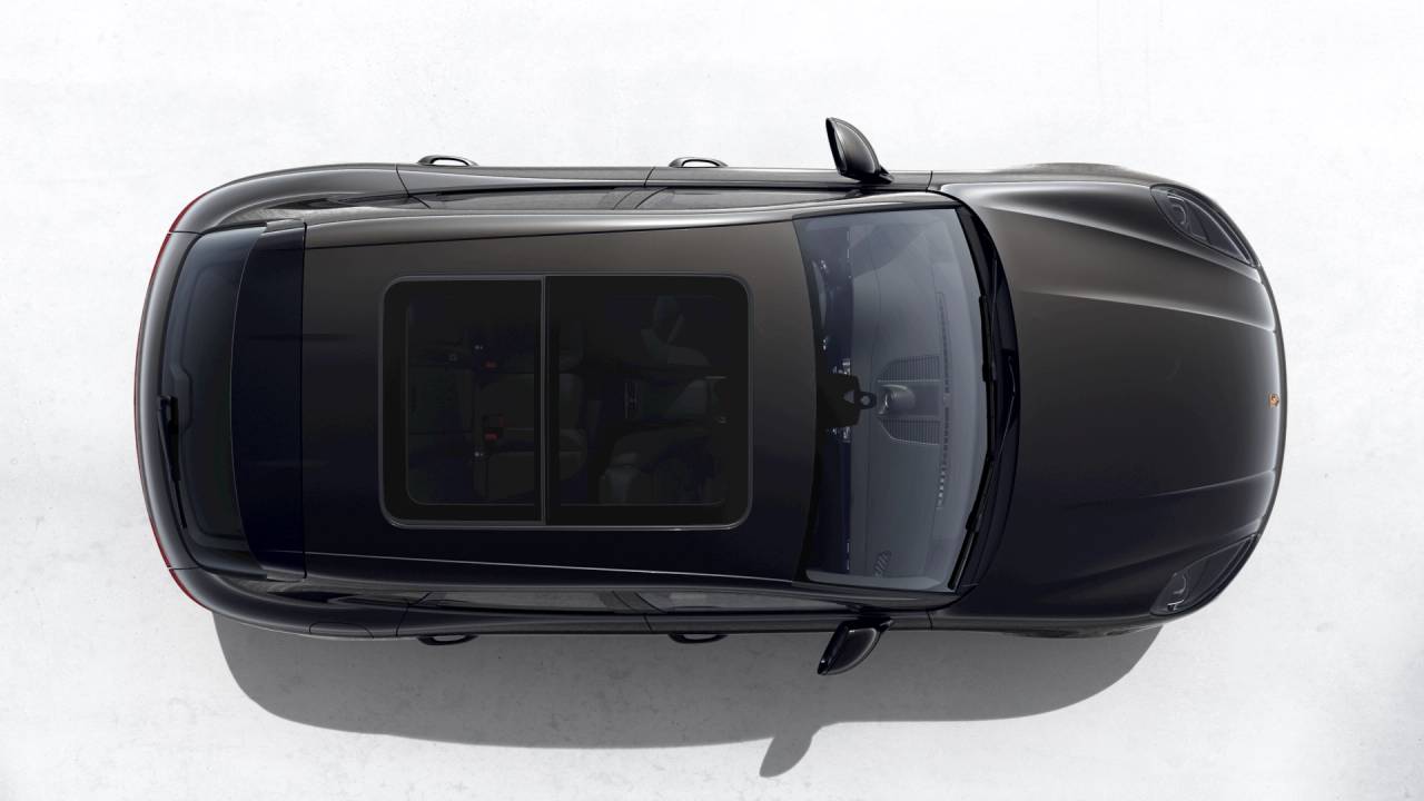 2026 Porsche Macan T photo 2