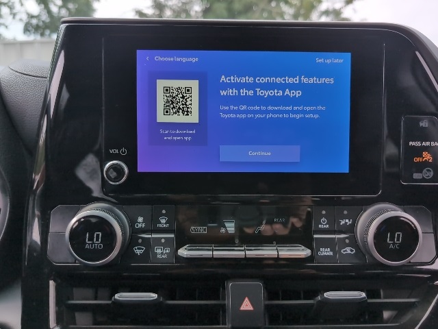 2024 Toyota Highlander LE photo 23