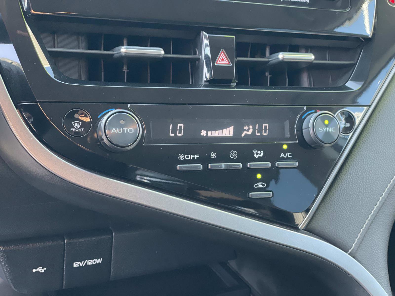 2023 Toyota Camry SE photo 12