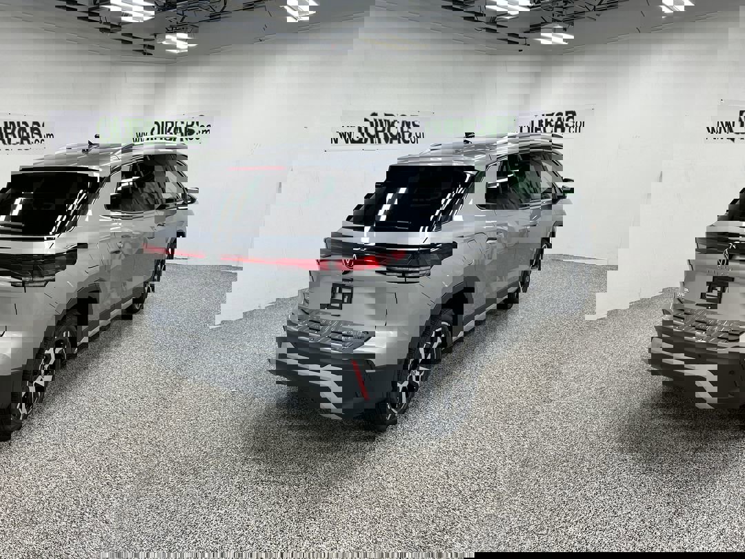 2025 Volkswagen Tiguan SE photo 4