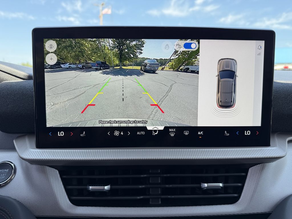 2025 Ford Explorer photo 2