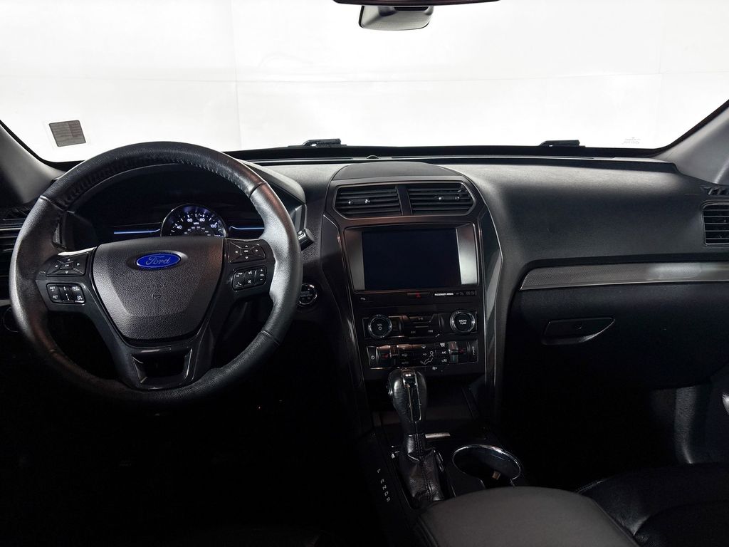 2019 Ford Explorer XLT photo 11