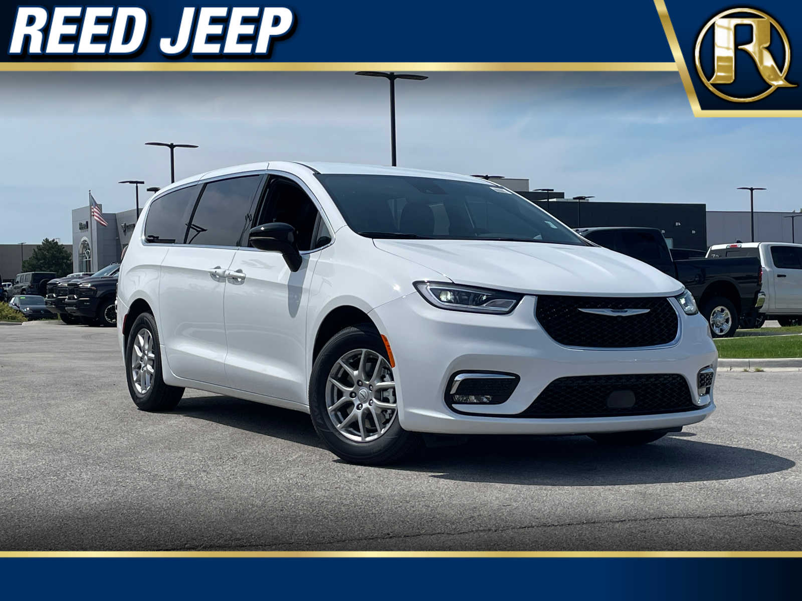 2026 Chrysler Pacifica Select's photo