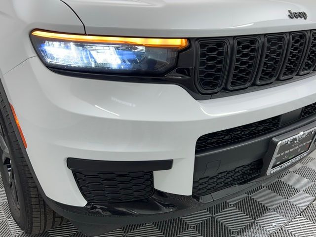 2024 Jeep Grand Cherokee Altitude photo 4