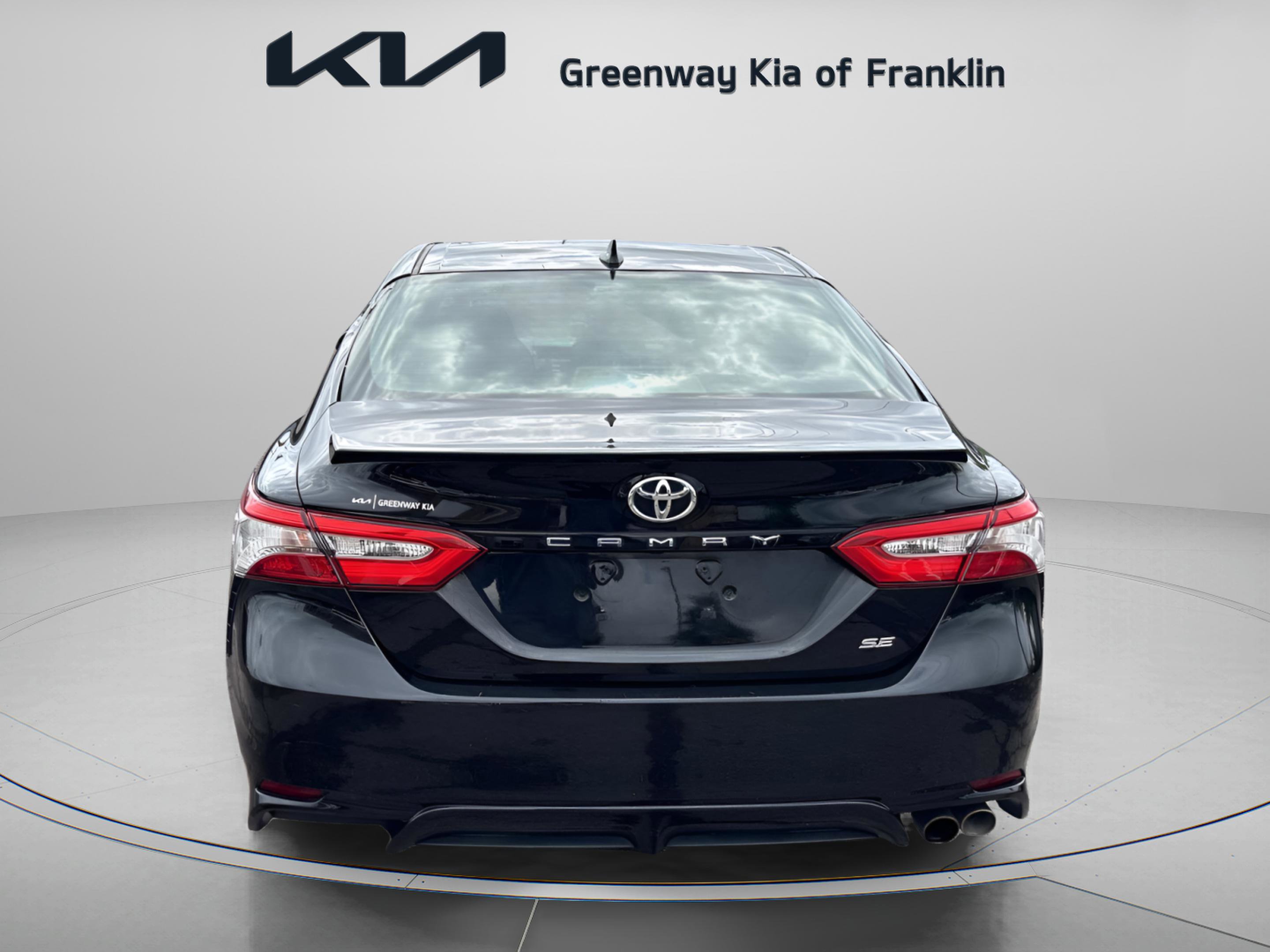 2019 Toyota Camry SE photo 6