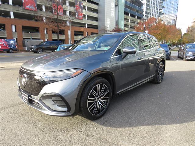 2023 Mercedes-Benz EQS SUV Base's photo