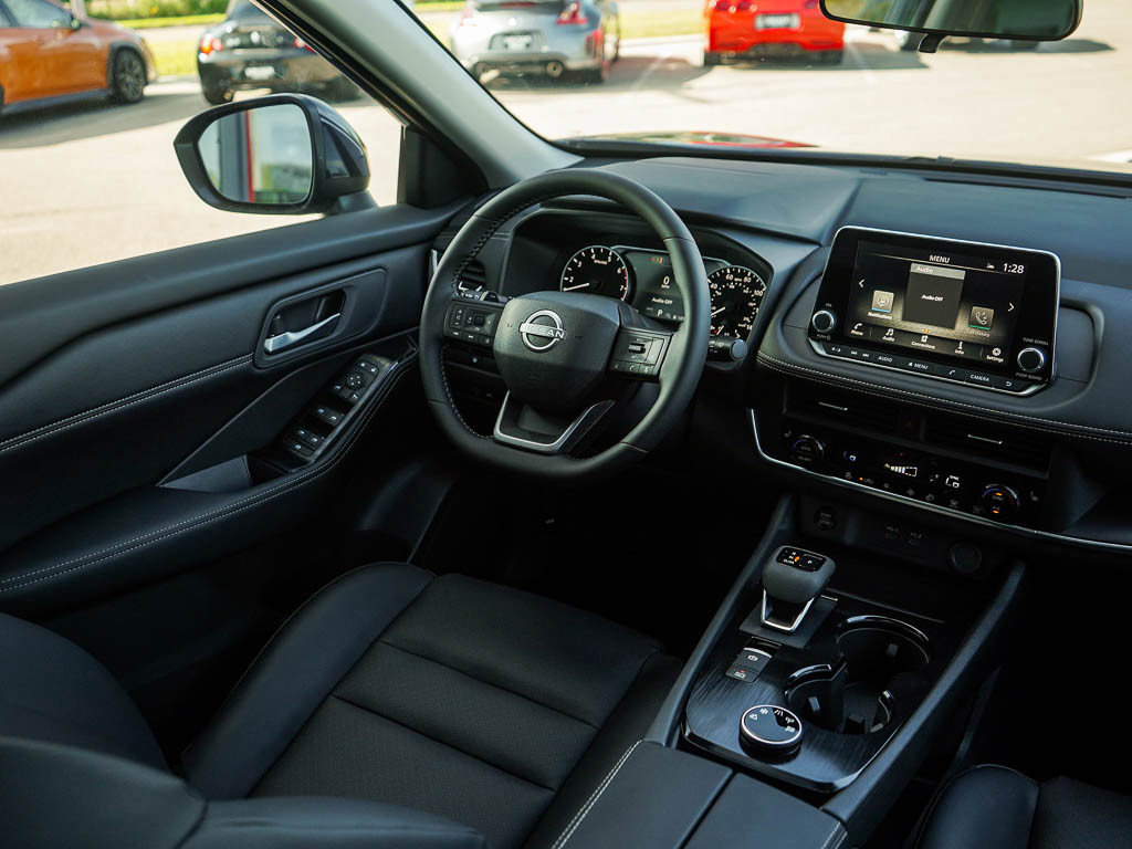 2026 Nissan Rogue SV photo 13