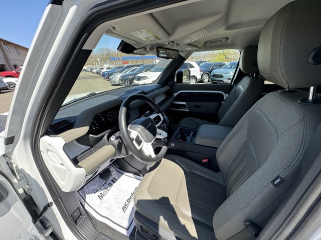 2020 Land Rover Defender 110 SE photo 10