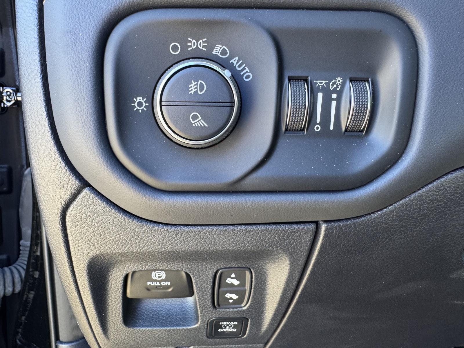 2025 Ram 1500 photo 9