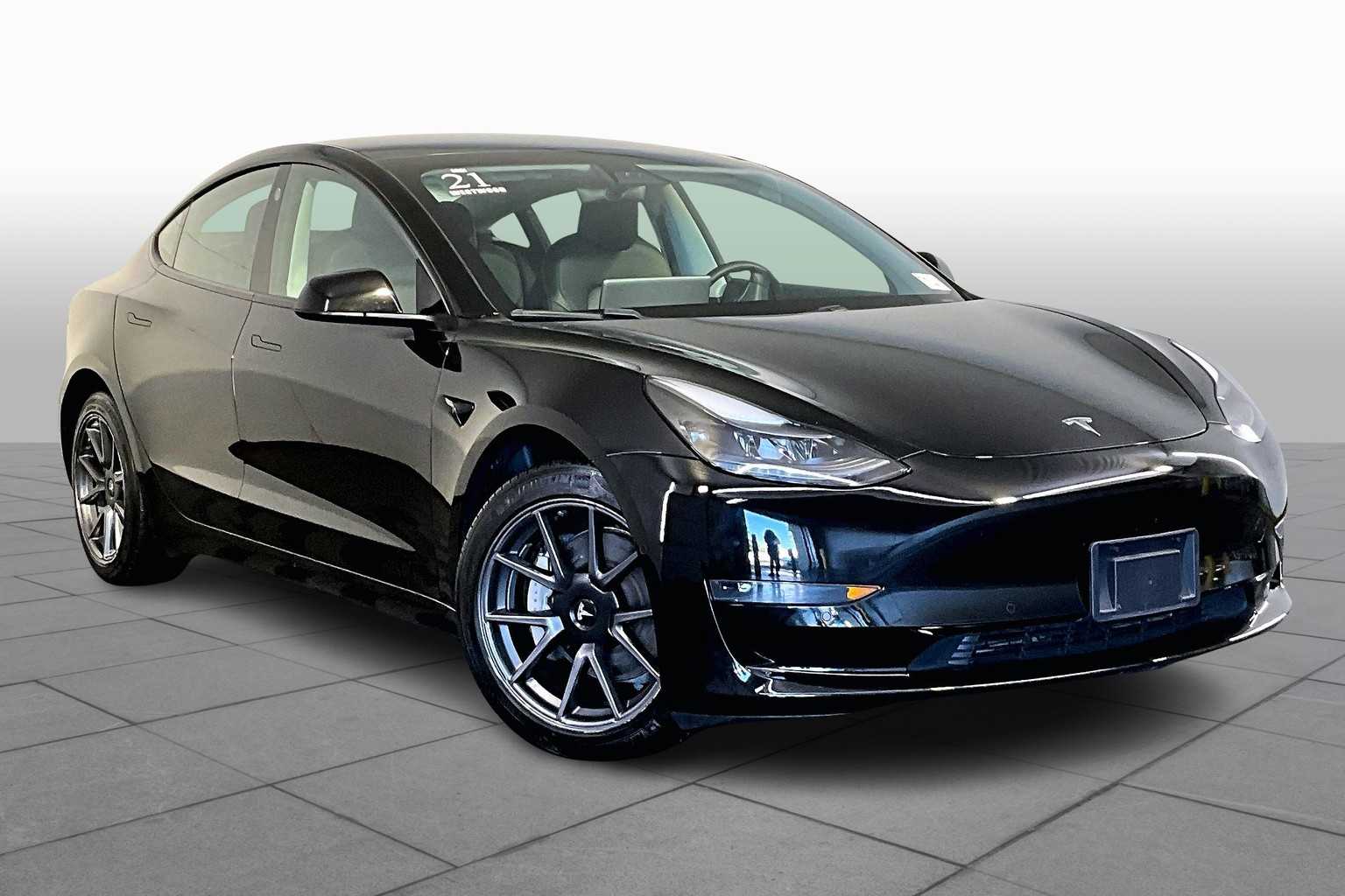 2021 Tesla Model 3 Standard Range Plus photo 2