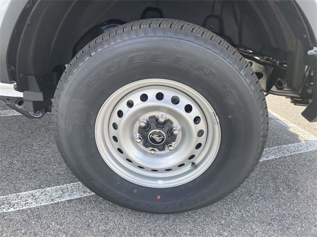 2025 Ford Bronco Base photo 3