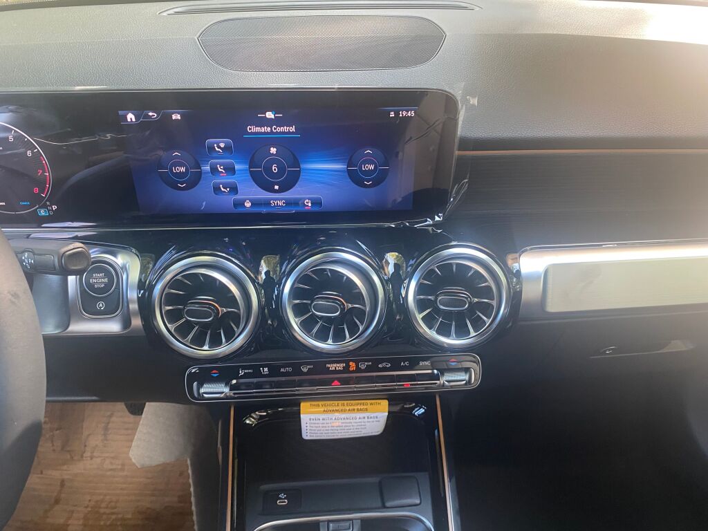 2026 Mercedes Benz GLB 250 4MATIC photo 13