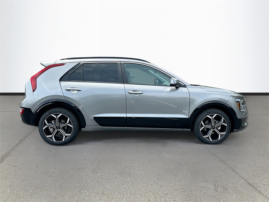 2025 Kia Niro SX Touring photo 8