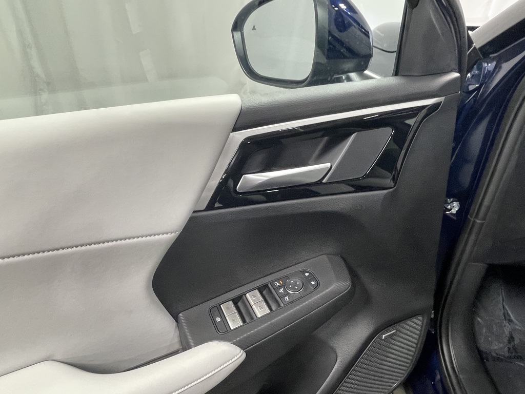 2025 Mitsubishi Outlander SE photo 16