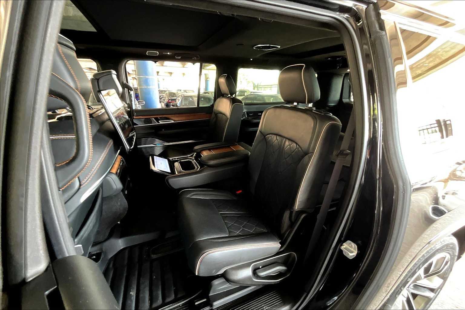 2024 Jeep Grand Wagoneer L III photo 17