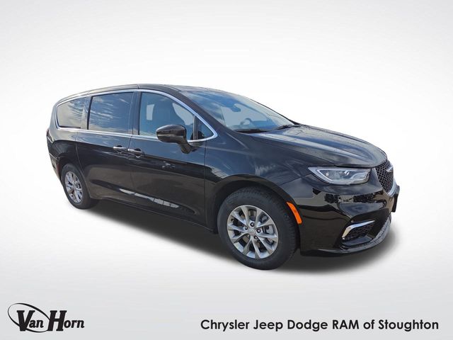 2026 Chrysler Pacifica Limited's photo