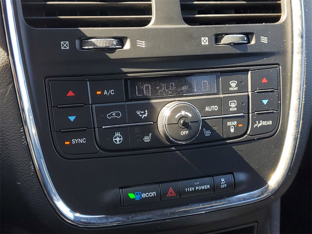 2013 Dodge Grand Caravan R/T photo 20