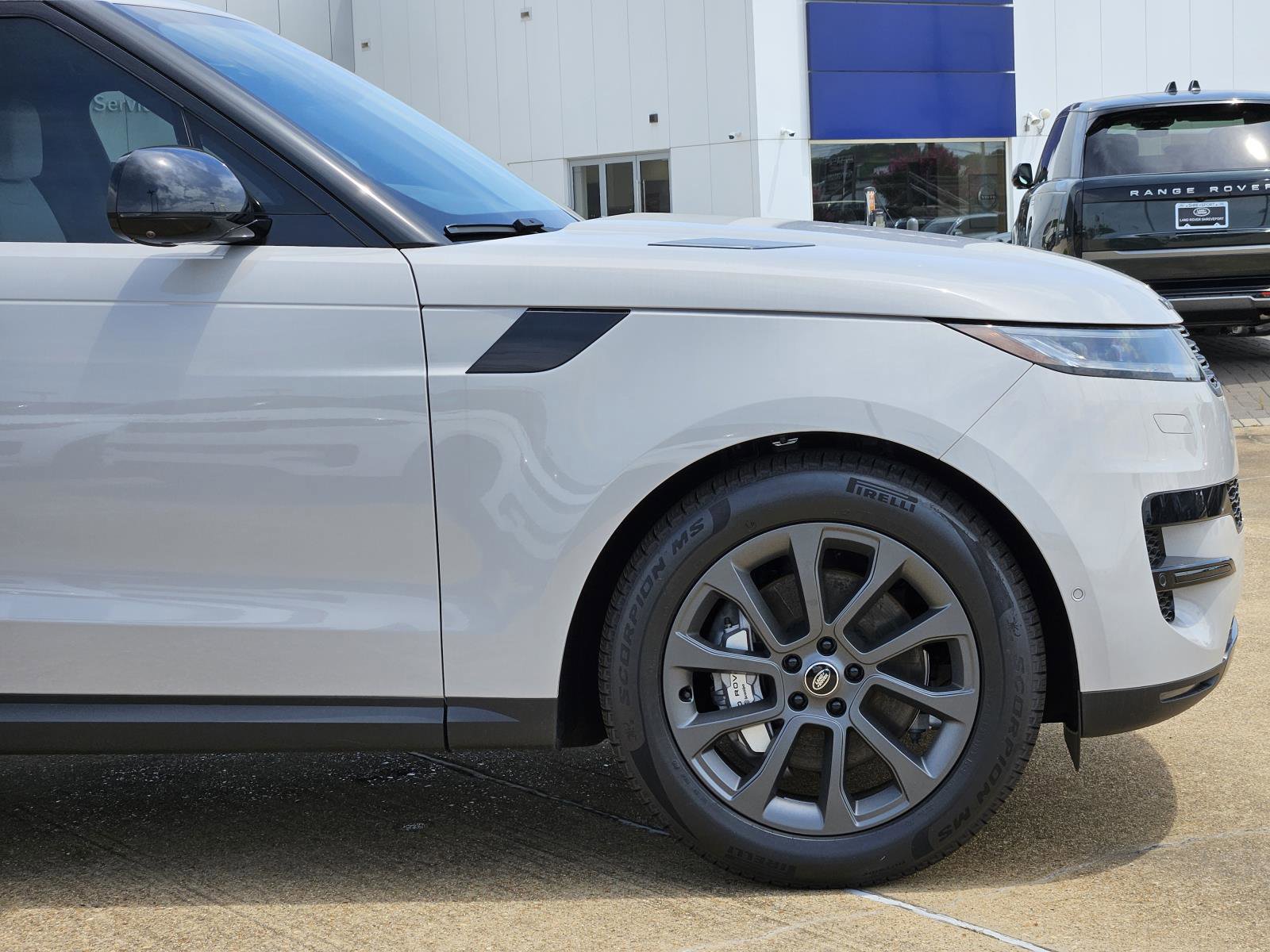 2025 Land Rover Range Rover Sport P360 S photo 3