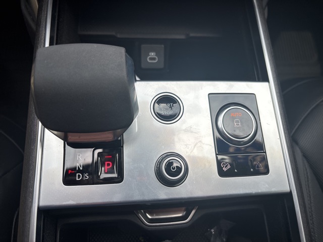 2023 Land Rover Range Rover SE photo 8