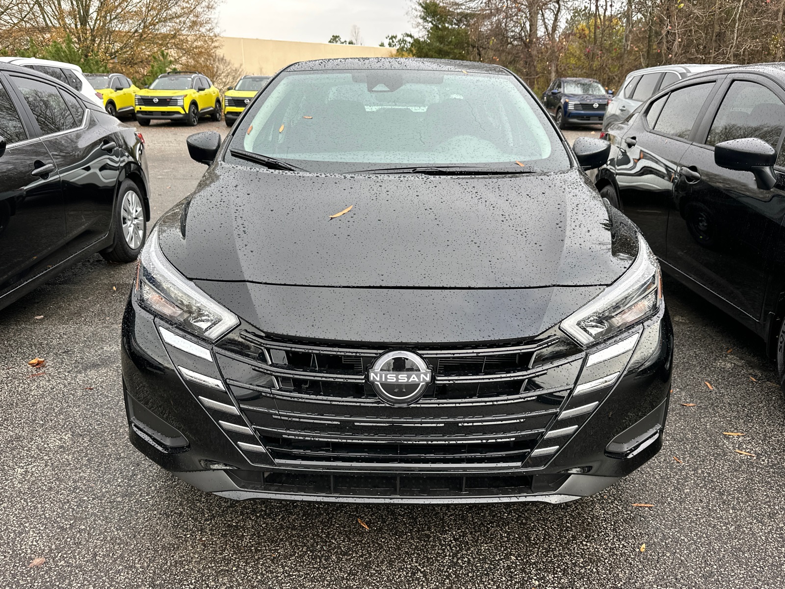 2025 Nissan Versa 1.6 S photo 2