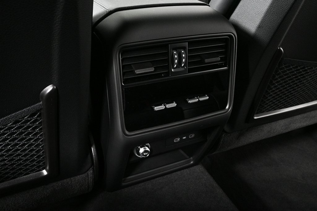 2026 Porsche Cayenne Coupe photo 19