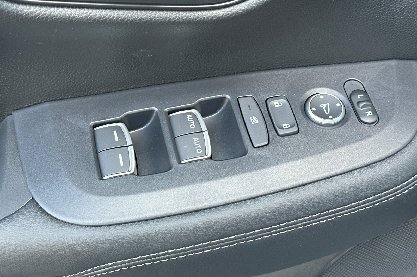 2026 Honda HR-V EX-L photo 4