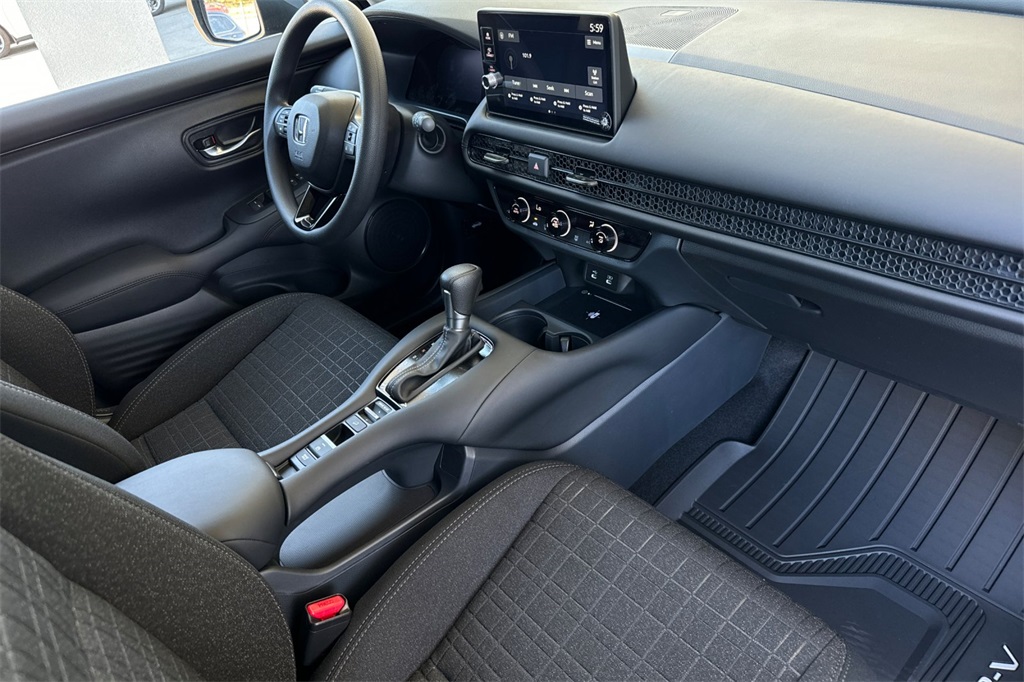 2026 Honda HR-V LX photo 16