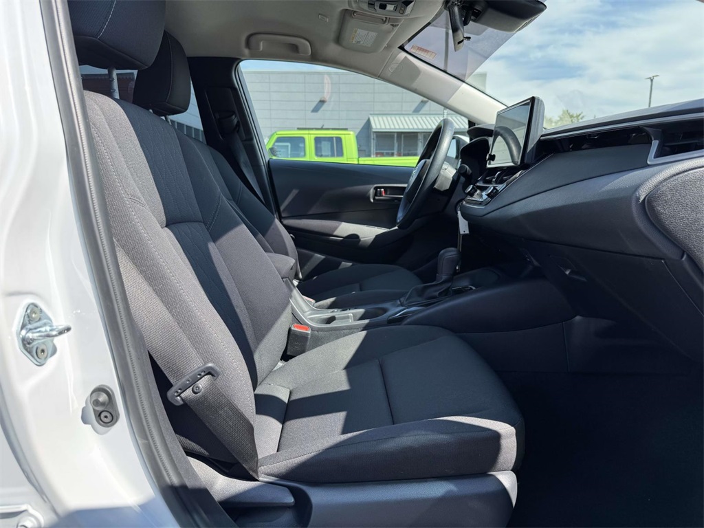 2025 Toyota Corolla LE photo 14