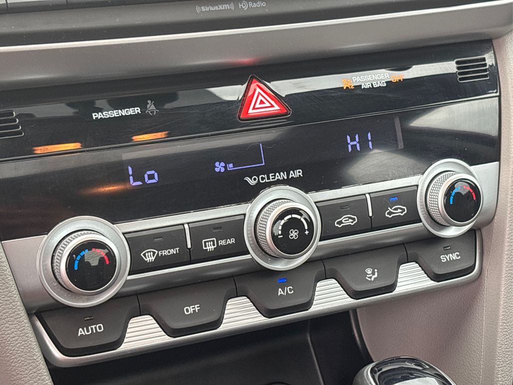 2020 Hyundai Elantra Value Edition photo 25