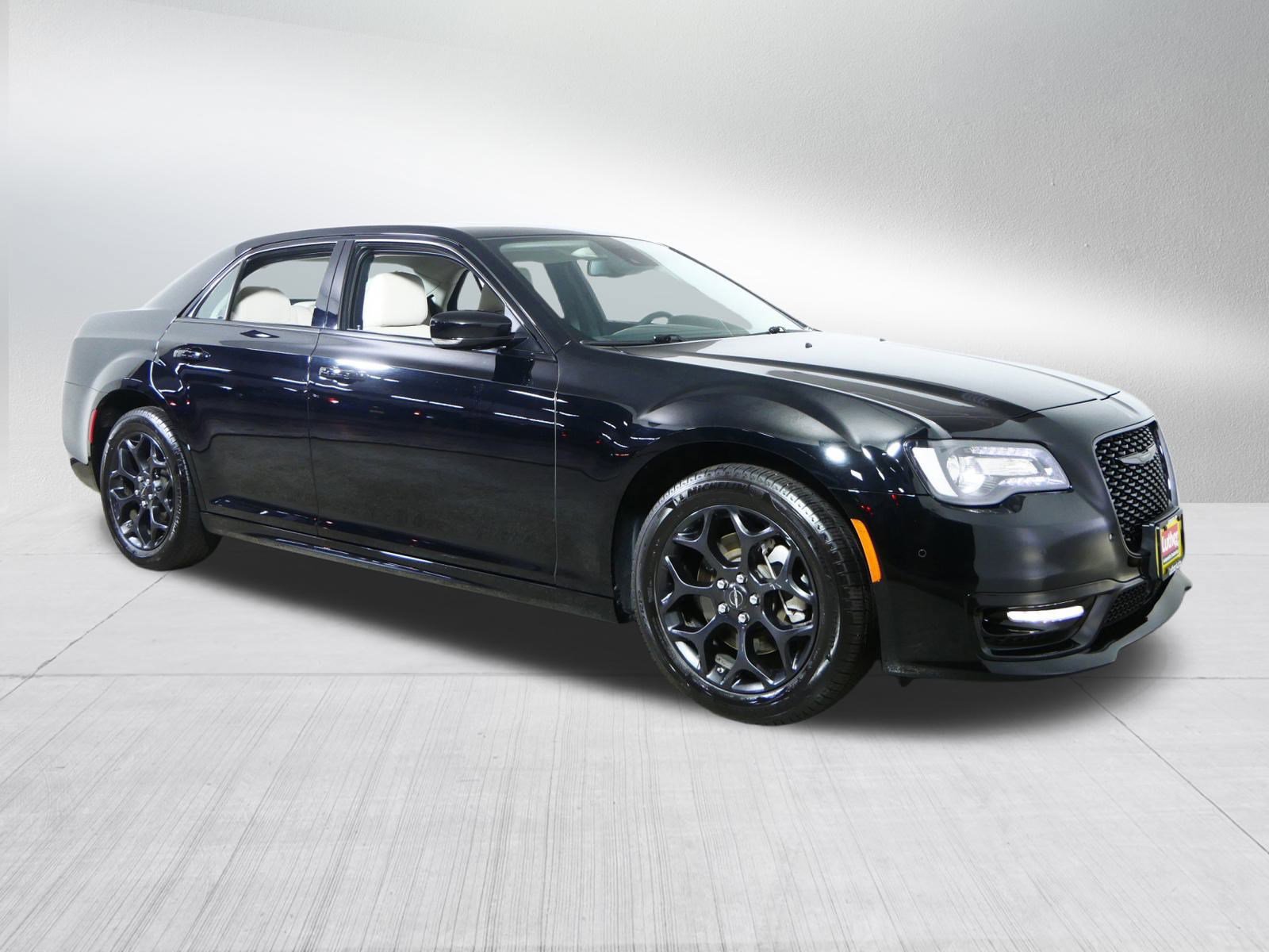 2023 Chrysler 300 Touring L's photo