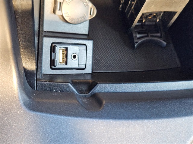 2015 Toyota Camry SE photo 19