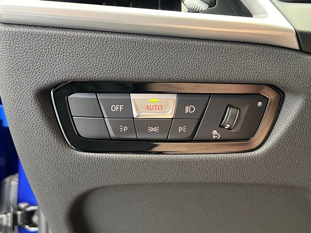 New 2025 Portimao Blue Metallic BMW M340i image 21