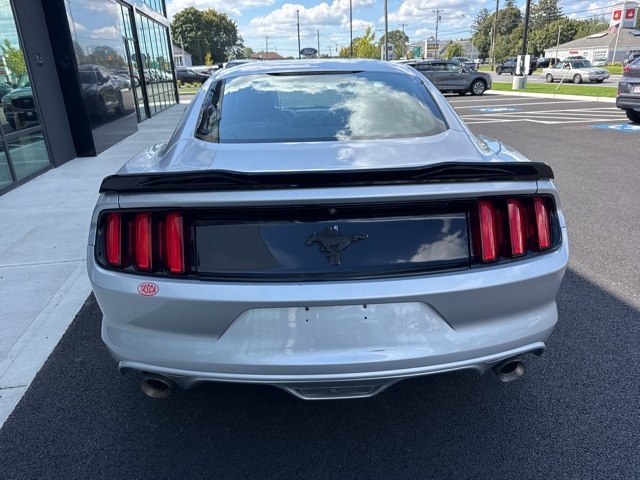 2017 Ford Mustang V6 photo 4
