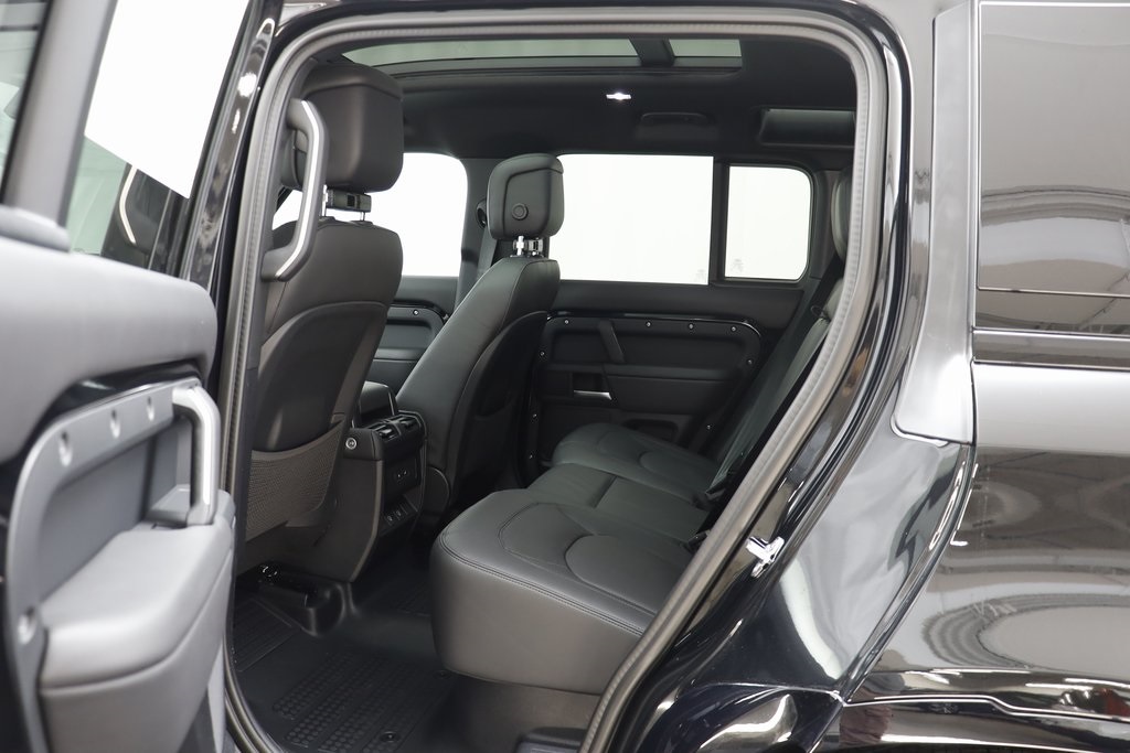 2025 Land Rover Defender 110 X-Dynamic SE photo 15