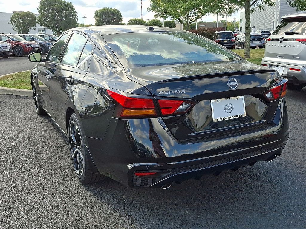 2025 Nissan Altima 2.5 SR photo 3