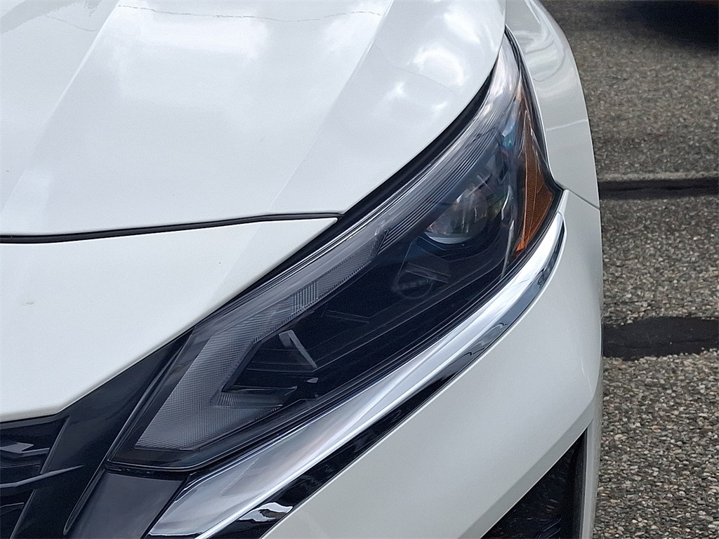 2025 Nissan Altima SL photo 4