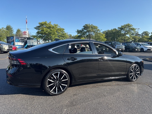 2023 Honda Accord Hybrid Touring photo 3