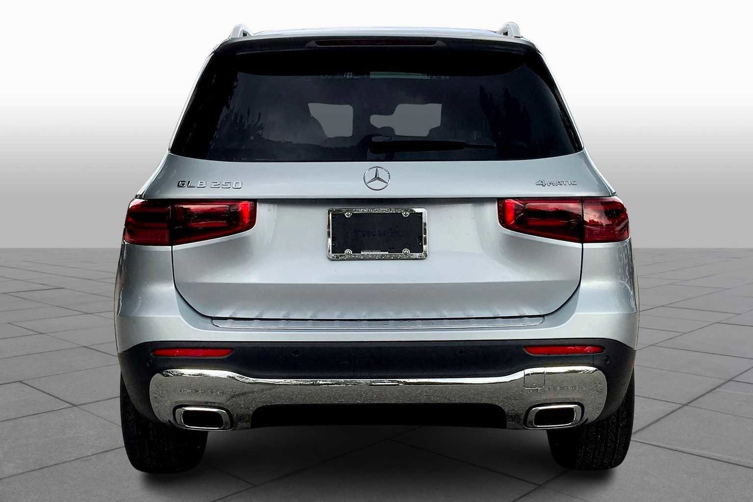 2026 Mercedes Benz GLB 250 4MATIC photo 3