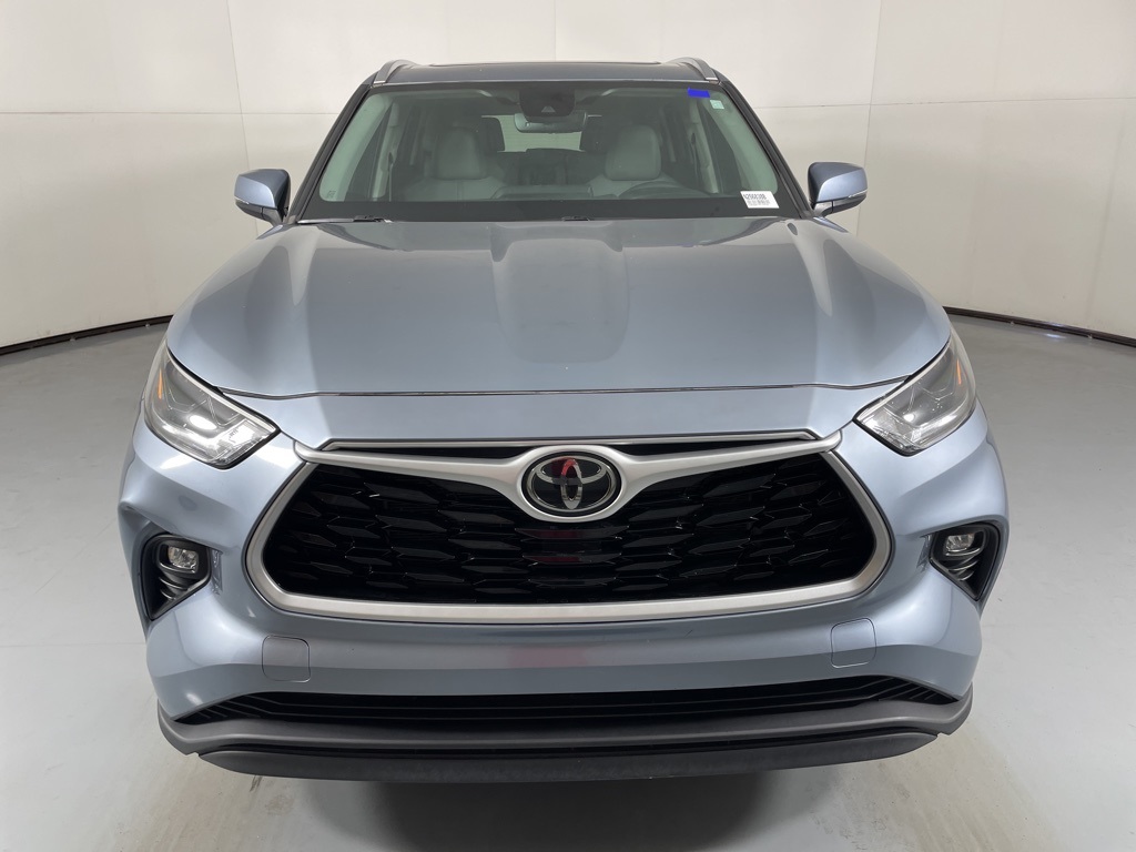2021 Toyota Highlander XLE photo 3