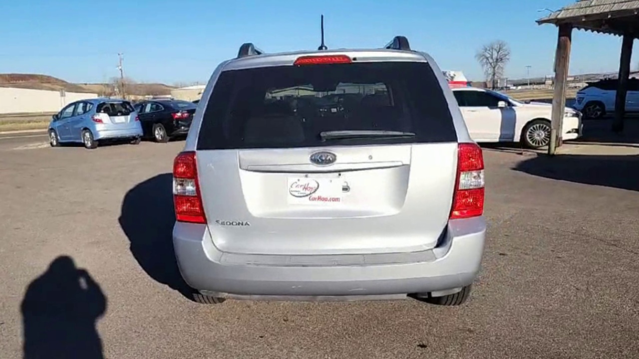 2009 Kia Sedona Base photo 2