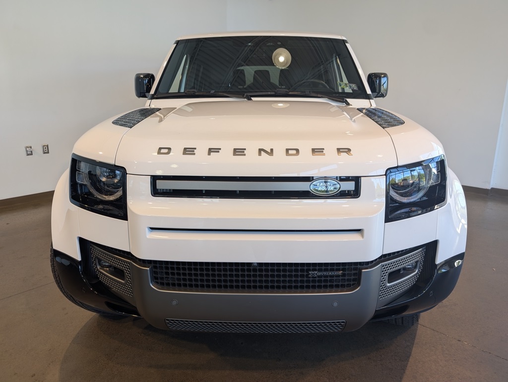 2023 Land Rover Defender 130 X-Dynamic SE photo 2
