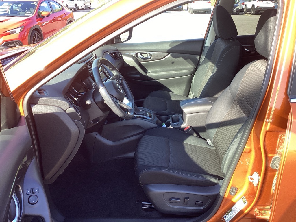 2019 Nissan Rogue SV photo 13