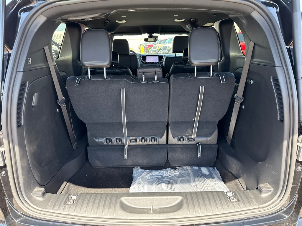 2025 Chrysler Voyager LX photo 10