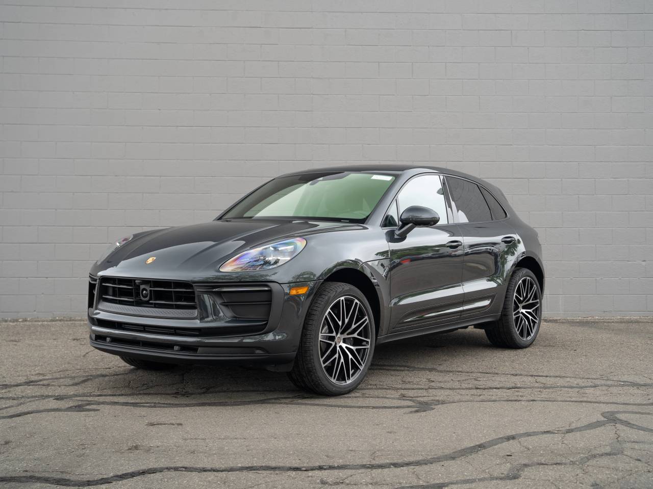 2025 Porsche Macan Base