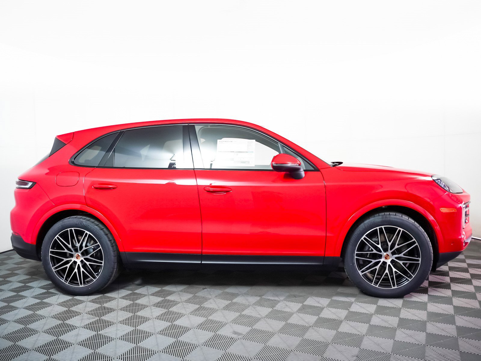 2025 Porsche Cayenne photo 9
