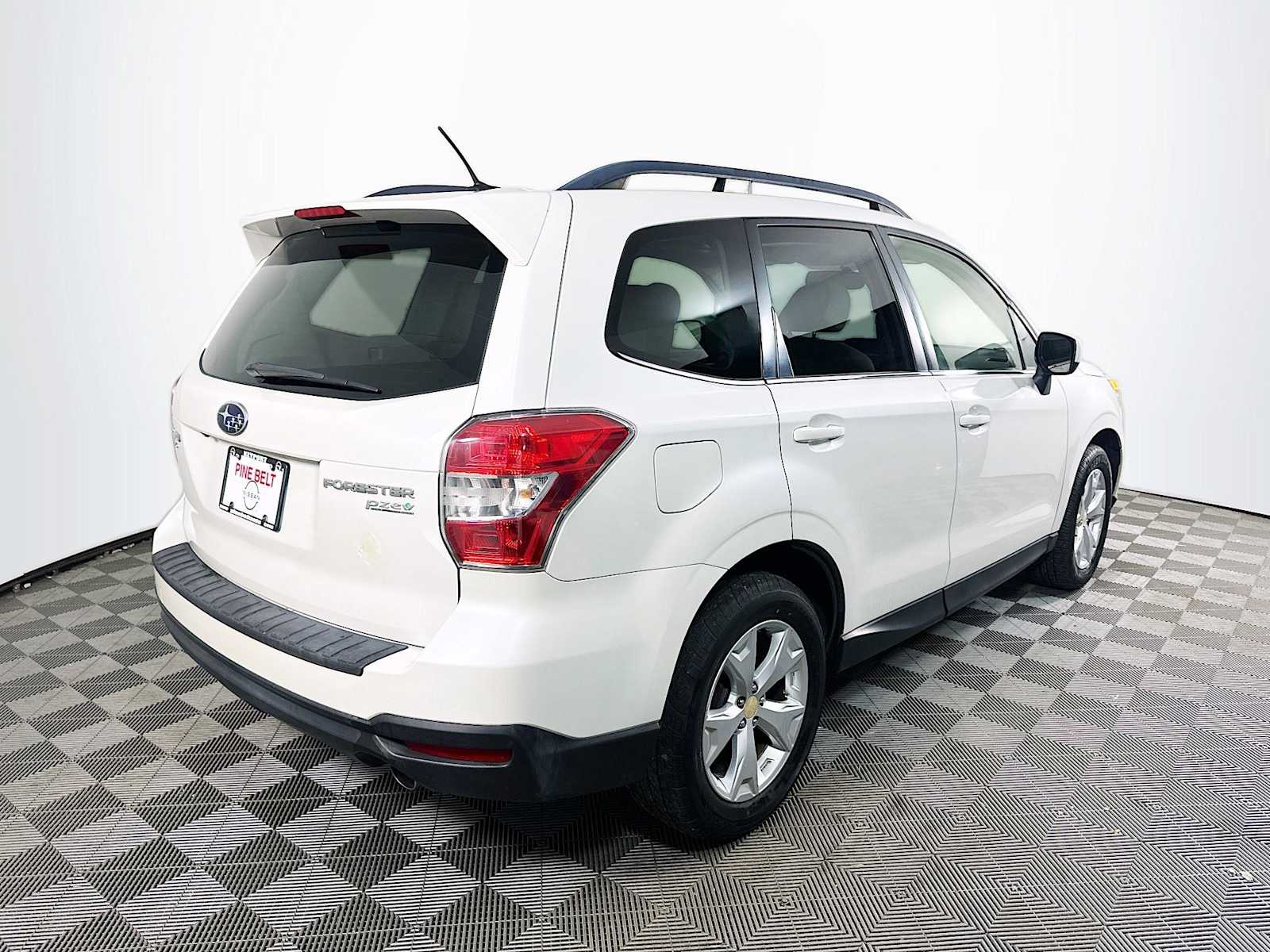 2015 Subaru Forester 2.5i Limited photo 4