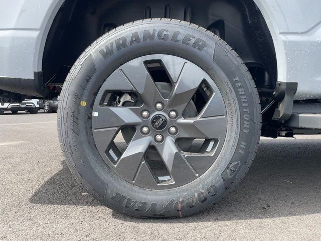 2025 Ford F-150 Lightning photo 4