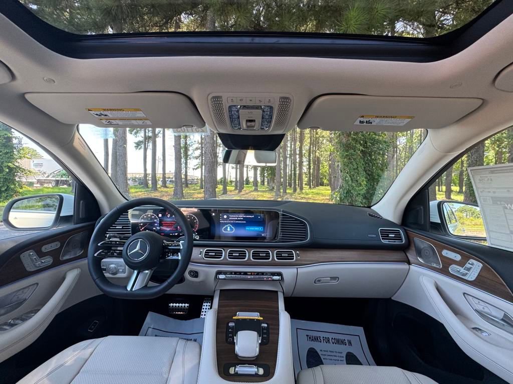 2025 Mercedes Benz GLS 450 4MATIC photo 2